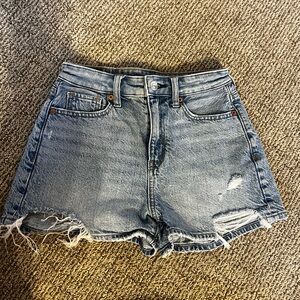 AMERICAN EAGLE HIGH RISE SHORTS